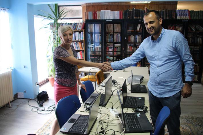 Eastern Mining donirao laptope Općoj biblioteci Vareš